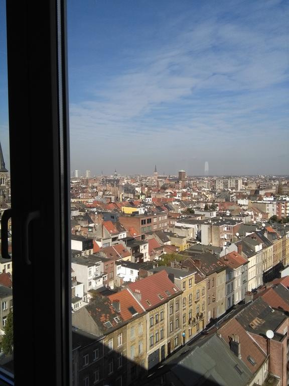 Hoog Boven De Wolken * Antwerpen